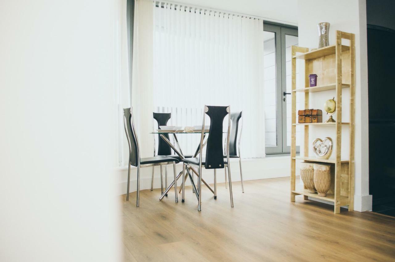 Serviced Apartment In Liverpool City Centre - Free Parking - Balcony - By Happy Days Exteriér fotografie